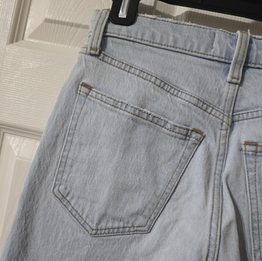 Abercrombie & Fitch Ultra High Rise 90s Straight Jeans, Light Destructed Wash. - Picture 10 of 12